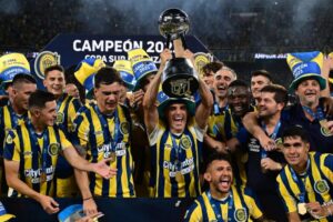 Photo of AFA entregó a Rosario Central el título anual de la Liga Profesional 2025