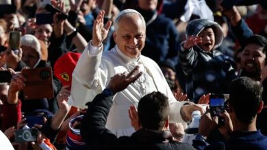 Photo of El papa León XIV pide a los jóvenes no politizar la Iglesia y construir “puentes en vez de muros»