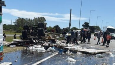 Photo of Vuelco de un camión en la autopista Córdoba–Carlos Paz: el chofer está en estado crítico