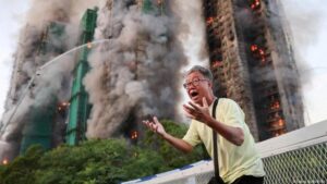 Photo of Trágico incendio en un complejo residencial de Hong Kong deja 65 muertos y más de 70 heridos