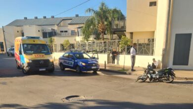 Photo of Un motociclista de una app de viaje chocó contra un colectivo y terminó herido
