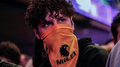 Photo of ¿Por qué los jóvenes varones pobres miran a Javier Milei? Una alerta que la política no puede ignorar