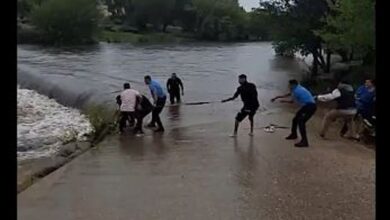 Photo of Intentó cruzar el río Los Chorrillos en moto y tuvo que ser rescatado por el DUAR