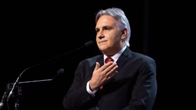 Photo of Martín Llaryora extendió la reducción de sueldos del gabinete hasta fines de 2026