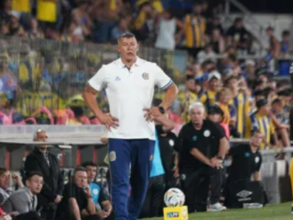 Photo of Central busca rápida reacción en Avellaneda y Almirón define si mete mano en el equipo