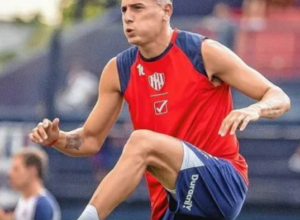 Photo of Caramelo Martínez, entre Central y Unión: entrena en Reserva mientras se define su futuro