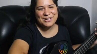Photo of Melanie Álvarez cerró su concierto entre lágrimas y con una emotiva dedicatoria a su hermano