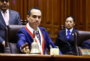Photo of El Congreso de Perú destituyó al presidente José Jerí