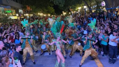 Photo of Carnaval 2026 en Villa Carlos Paz: debutó la comparsa municipal y las calles se llenaron de música y brillo