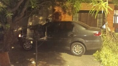Photo of Córdoba: chocó contra dos casas, un auto estacionado, un árbol y un poste en media cuadra