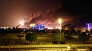 Photo of Ataque con drones a instalación petrolera en Arabia Saudita agrava la tensión en Medio Oriente