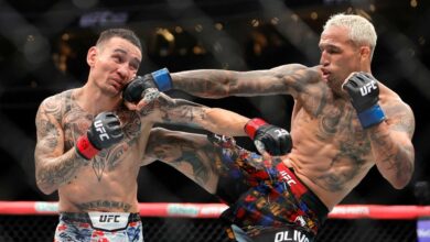 Photo of Charles Oliveira venció a Max Holloway y conquistó el cinturón BMF en la UFC 326