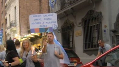 Photo of Docentes de colegios privados realizaron una marcha de antorchas en Córdoba