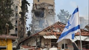 Photo of Ataque con misil desde Irán dejó nueve muertos y 28 heridos en el centro de Israel