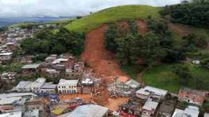 Photo of Al menos 30 muertos y decenas de desaparecidos por las lluvias en el sureste de Brasil