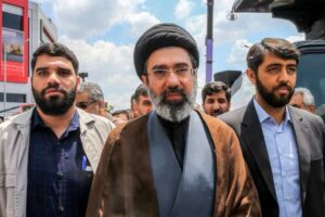 Photo of El nuevo líder supremo de Irán pidió mantener el bloqueo del estrecho de Ormuz y advirtió que continuarán los ataques
