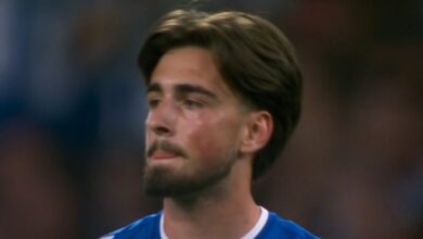 Photo of Papelón mundial en la Europa League: anotó un gol en contra insólito desde casi la mitad de la cancha