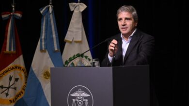 Photo of Luis Caputo: “A los que piden devaluar me dan ganas de cagarlos a patadas en el culo”