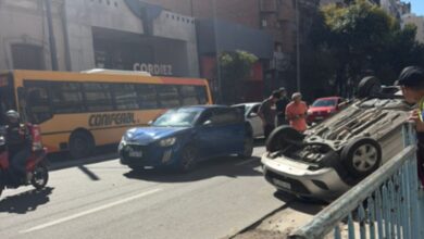 Photo of Choque múltiple y vuelco frente al Teatro del Libertador San Martín
