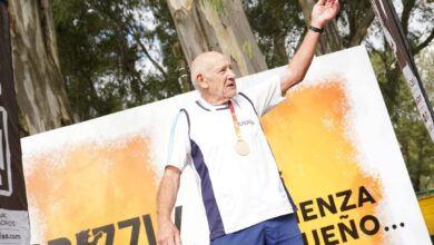 Photo of A los 81, corre para ganarle a la artrosis: tiene un solo riñón y es récord mundial