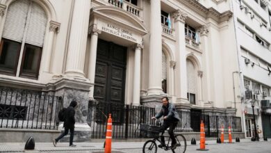 Photo of En marzo, los argentinos compraron más de 2.300 millones de dólares