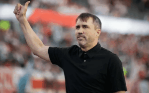 Photo of Coudet ganó sus cuatro primeros partidos en River y va en busca de un récord histórico