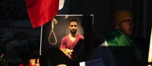Photo of Irán ejecuta a tres personas detenidas durante protestas en Mashad