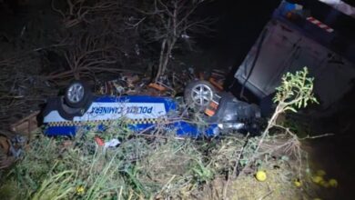 Photo of Un camión chocó con móviles de la Policía de Córdoba: una mujer fallecida y nueve heridos