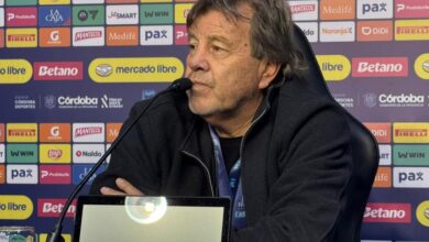 Photo of El Ruso, tras el título: “Me saco el sombrero por estos jugadores, se bancaron todas”