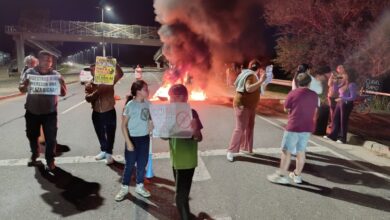 Photo of Protesta de vecinos de comuna Los Cedros: solicitan mejoras en la infraestructura