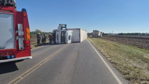 Photo of CHOQUE ENTRE CAMIONES EN RUTA 13