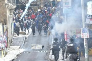 Photo of Bolivia desplegó un operativo militar y policial para liberar rutas bloqueadas hace once días