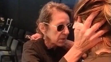 Photo of “Yo le doy un beso de tu parte”: el consuelo de la esposa del Indio Solari a una fan ricotera