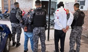 Photo of APREHENDIERON A DOS JÓVENES CON UNA RÉPLICA DE ARMA