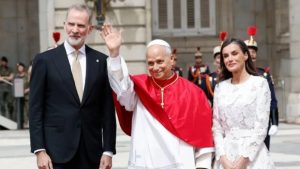 Photo of El Papa León XIV inicia su primera gira internacional visitando España